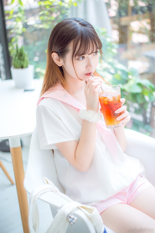 岁月极美，在于它必然的流逝。春花秋月夏日冬雪。